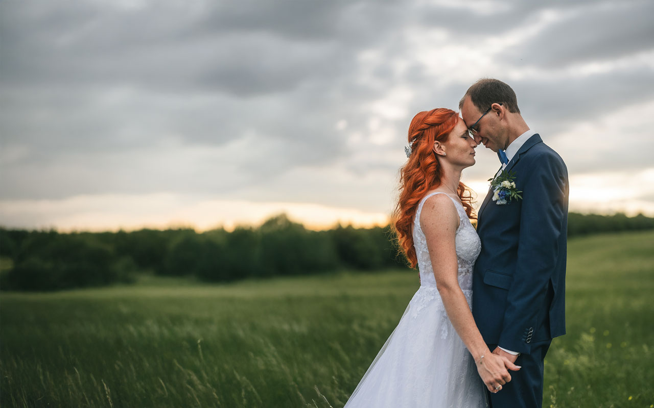 Svatební fotograf Vysočina - přirozené fotky ze skal a lesů Žďárských vrchů